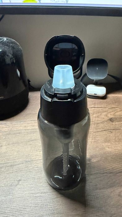 NOWA Butelka filtrująca Dafi SOLID czarna barwiona 0,5 l z filtrem węglowym