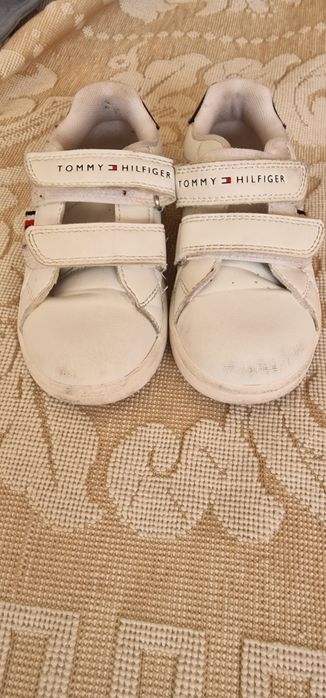 Venda de sapatilhas de criança.Tamanho 26,5 marca Tommy