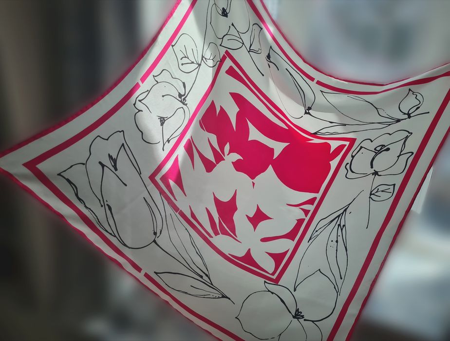 Silk scarf / silk / шовкова хустка / рожева шовкова хустка / шовкова хустка з квітковим принтом / шовкова біла хустка / яскраво рожева шовкова хустка
