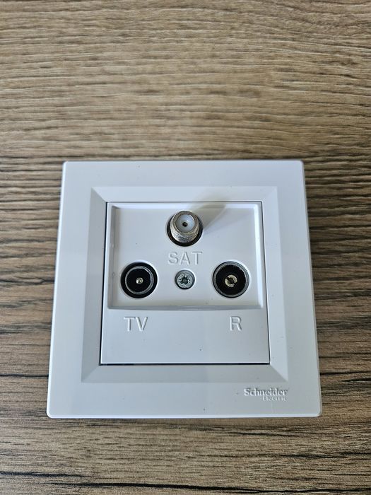 Gniazdo RTV Asfora Schneider. 4 szt .Cena za szt 25zl.