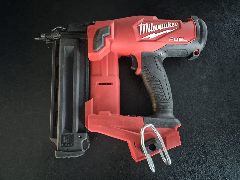 Akumulatorowa sztyfciarka gwoździarka MILWAUKEE M18 FN18GS NOWA