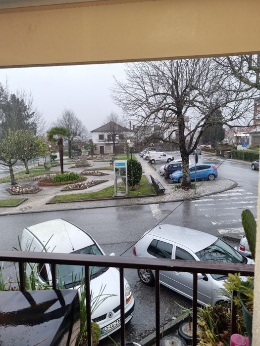 Prédio com comércio ativo