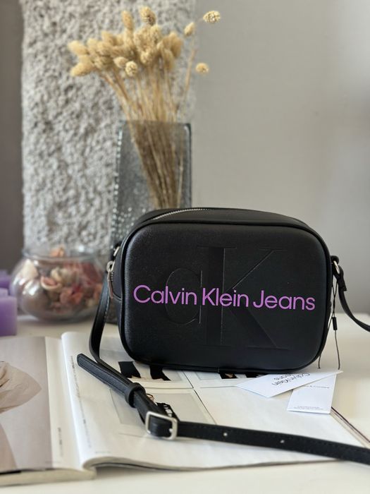 Жіночі сумки кросбоді Calvin Klein