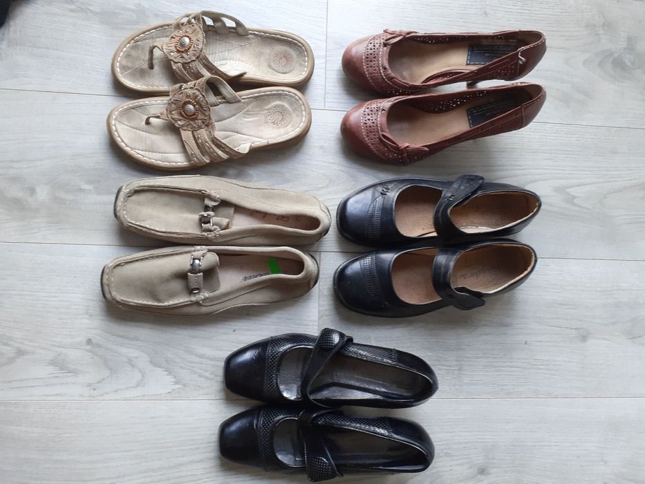 Buty damskie różne.
