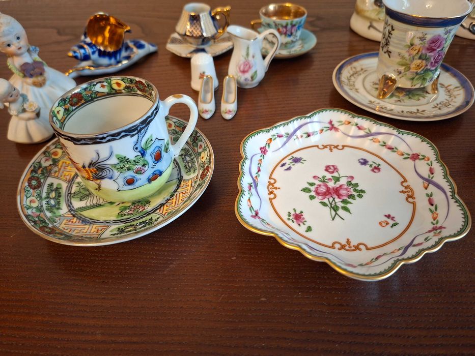 Porcelanas e biscuit  - lote de figuras e loiças de vitrine - preço do lote
