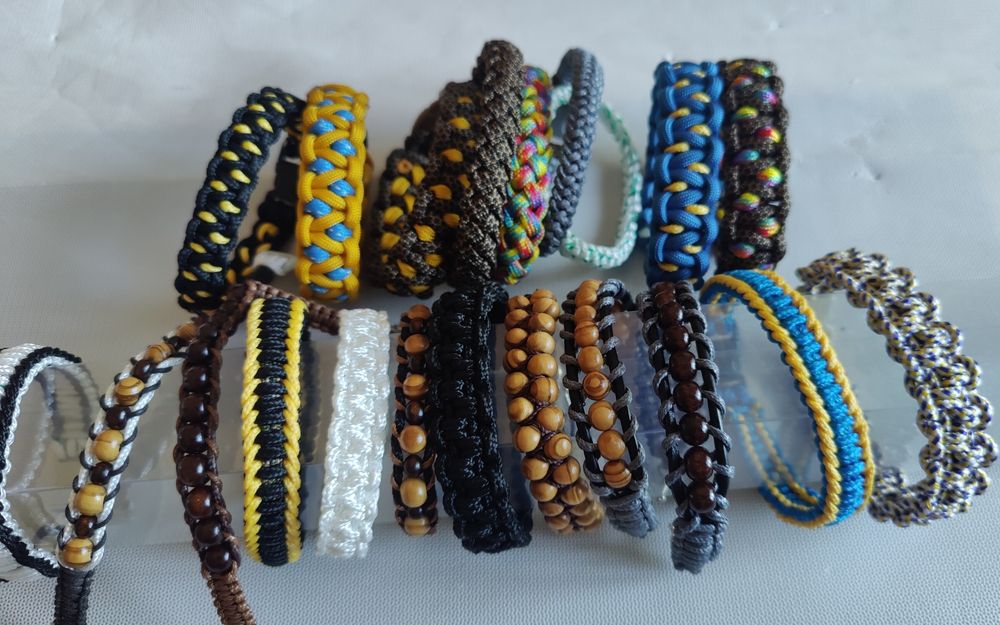 Браслети з паракорду