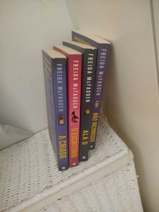 Coleção dos 4 melhores livros da Freida McFadden (Muito Bom Estado)