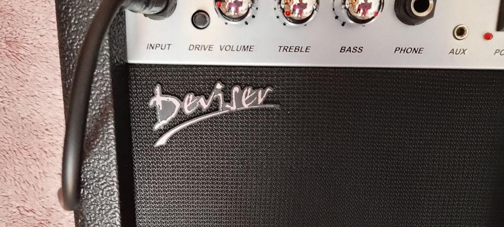 Електро гітара, Devizer, комбо підсилювач Devizer.