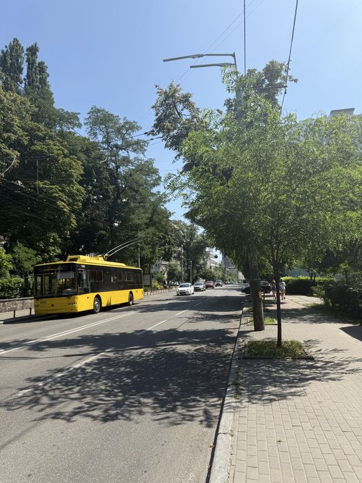 Продаж трьохкімнатної квартири в центрі Києва/вул. Іллєнка 63