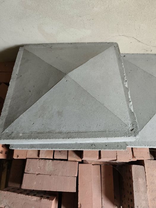 Daszki na ogrodzenie czterospadowe betonowe 10 szt