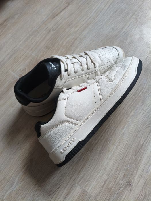 Buty białe Levi's unisex rozmiar 43