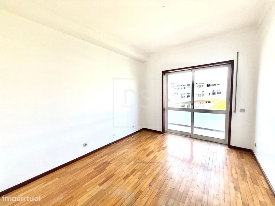 T3 com 154m² | 3 Varandas | Garagem Fechada | A 2 Passos do Metro e do