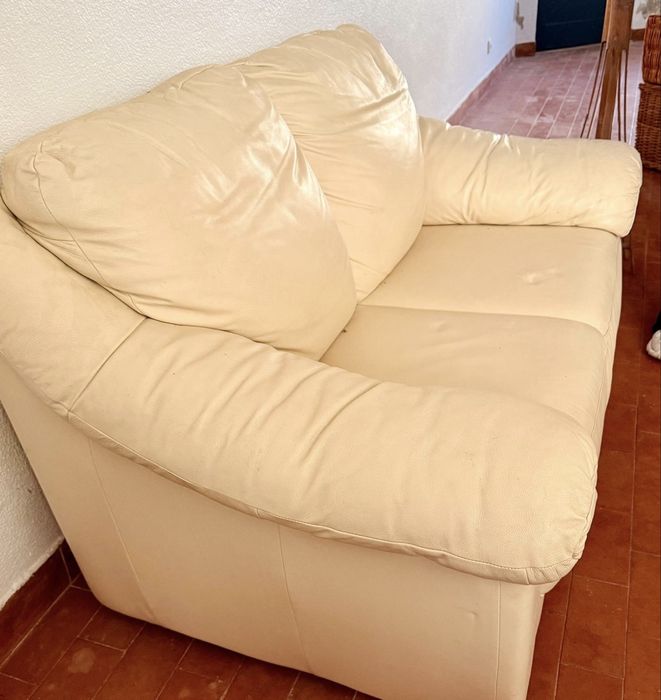 Sofá de sala em pele - 2 lugares