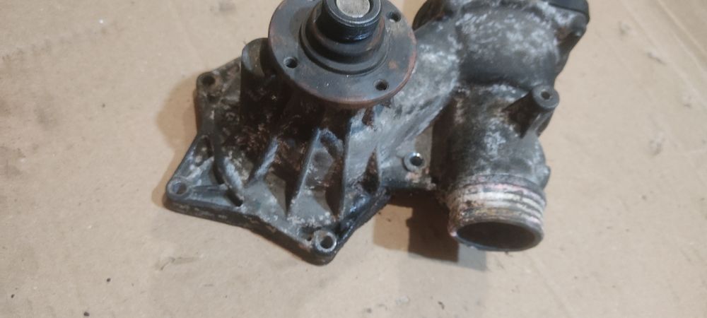 Помпа bmw e39 e38 e34 e32 м60/62