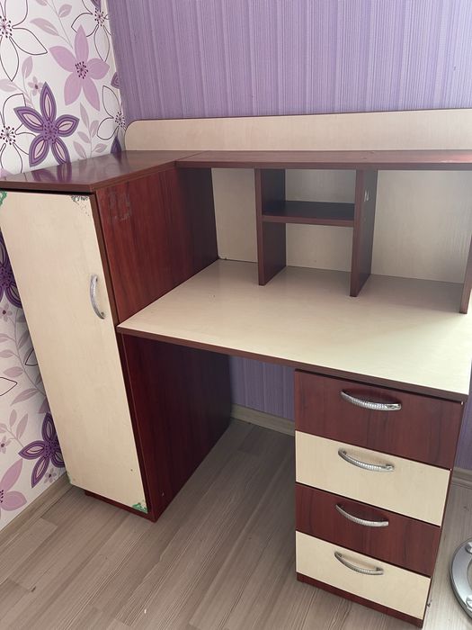 Письмовий стіл для дитини 1,2 м