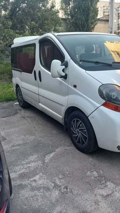 Автомобіль Рено Трафік