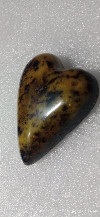 Kaboszon - Bursztyn bałtycki  - serce - 11 g
