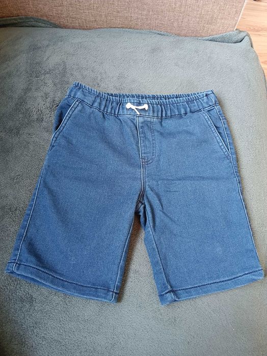 Spodenki dżinsowe.