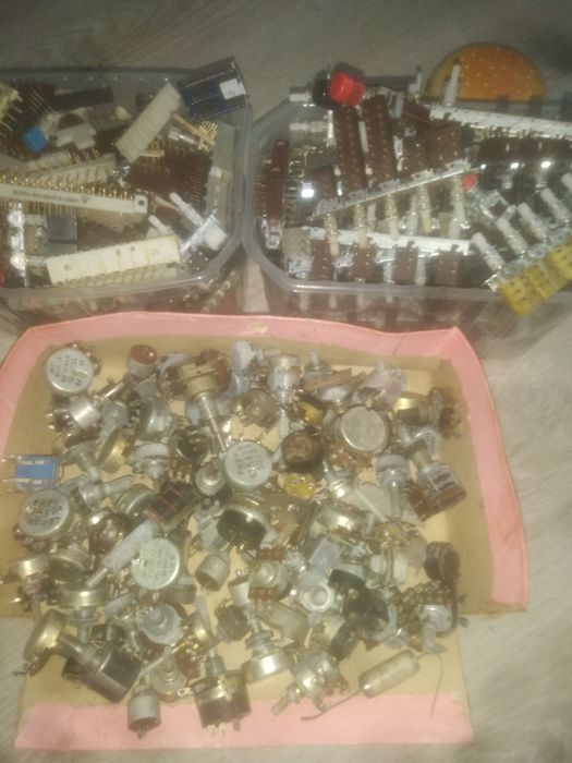 Kondensatory, tranzystory itp. stara elektronika. Duża kolekcja