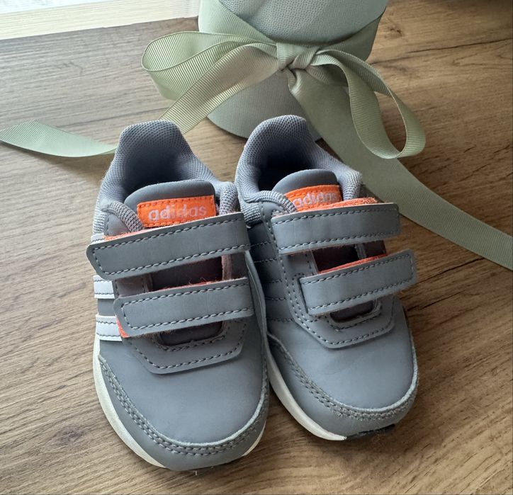 Кросівки adidas 19-20