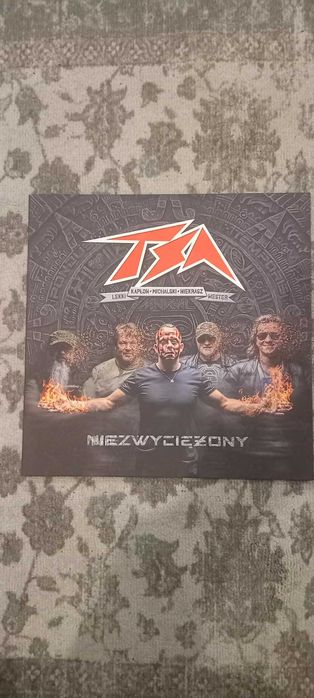 TSA - NIEZWYCIĘŻONY - winyl z autografami