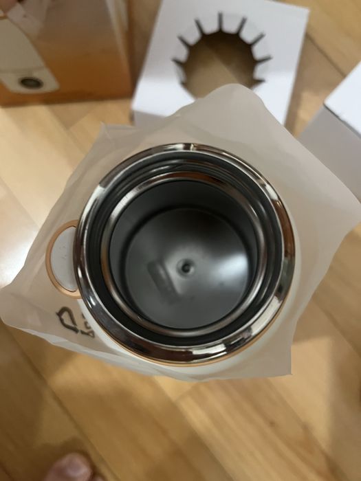 Garrafa termo que aquece agua