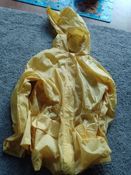 Ładny płaszczyk przeciwdeszczowy dziewczęcy Zara rozm 128