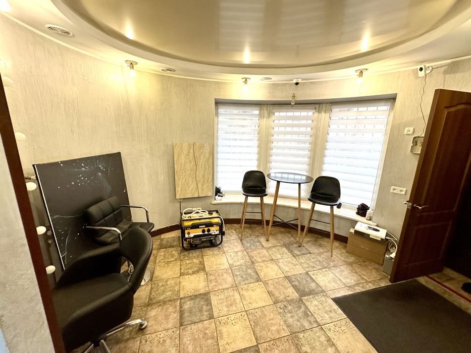 Продам приміщення салон краси, центр міста, 95 квартал, 78 м.кв