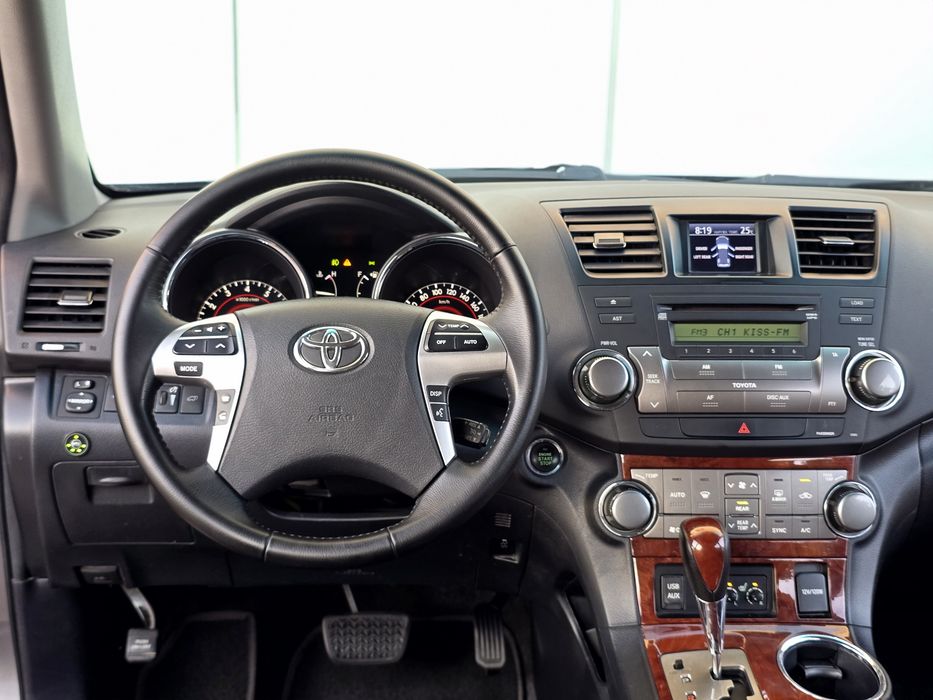 Продам свою Toyota Highlander 3.5л - 2011г