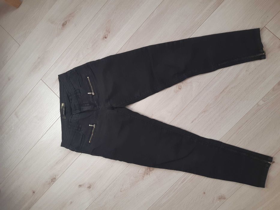 Spodnie jeansy czarne z zamkami na nogawkach Stradivarius 36