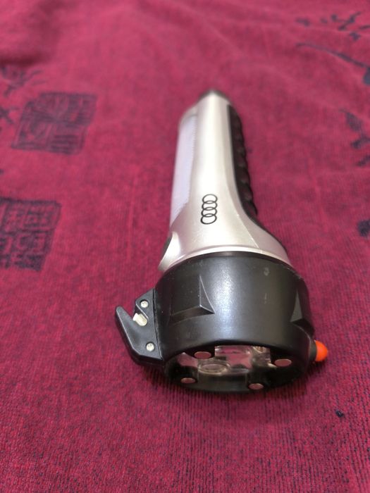 Аварійний динамо-ліхтар Audi Flash Light - Emergency Tool Set