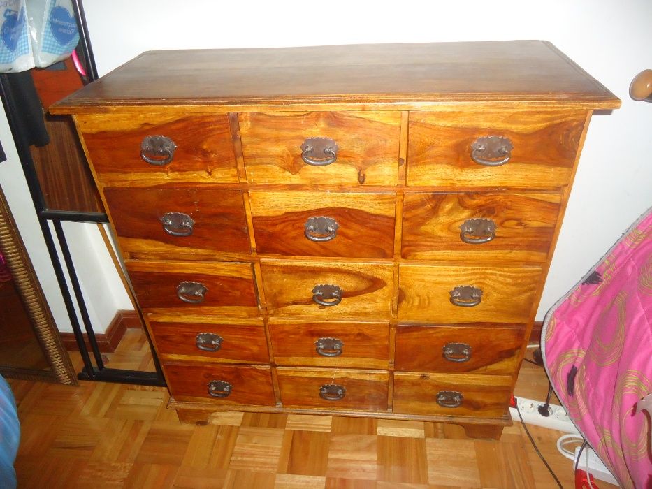 Móvel Contador em Madeira Exotica com 15 Gavetas