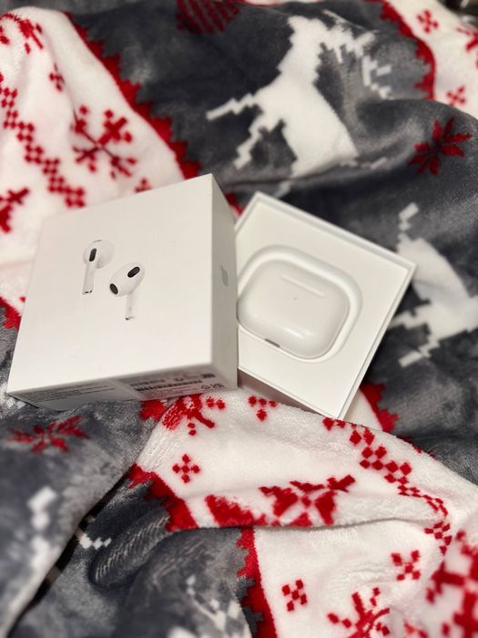 Навушники Apple AirPods 3 покоління з зарядним футляром , наушники аид