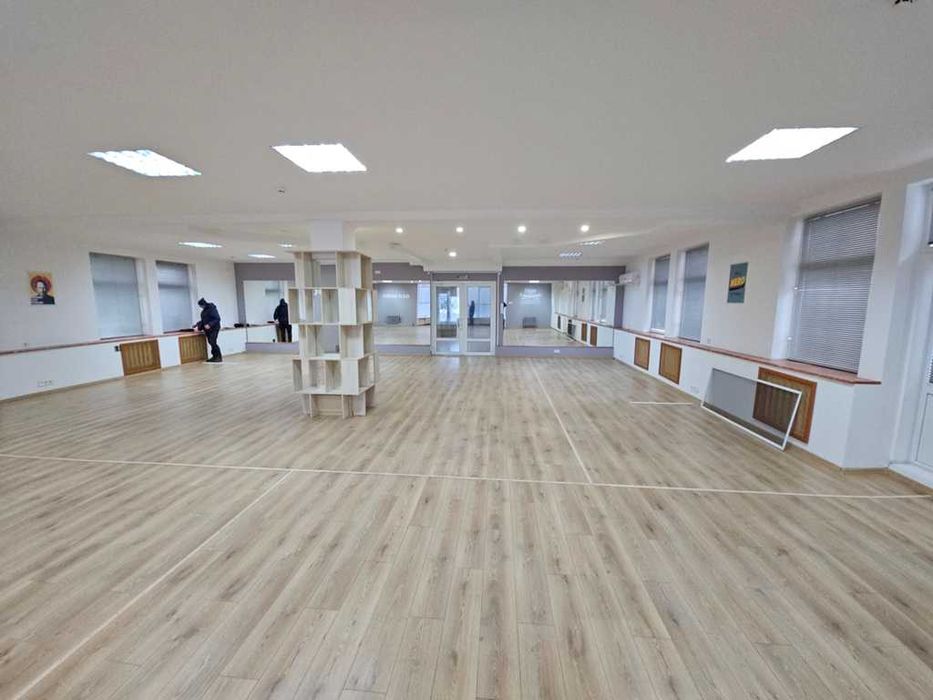 Офіс з ремонтом, Центр