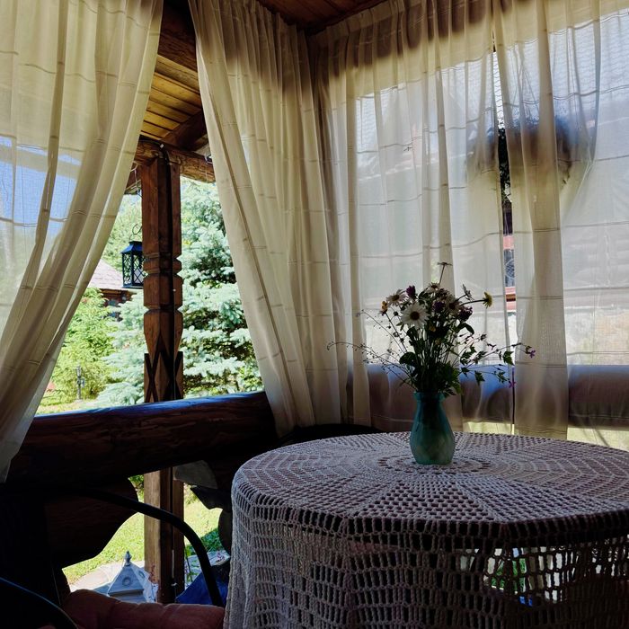 Затишний дерев'яний будиночок у тиші лісу на 6 гостей