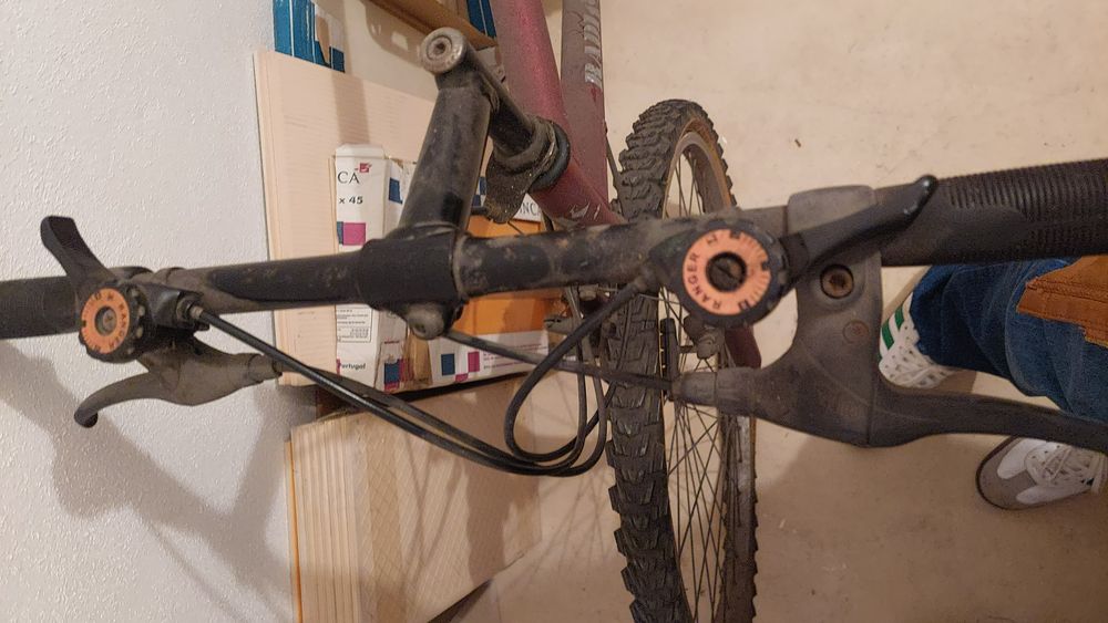 Bicicleta Sempre guardada arrecadação