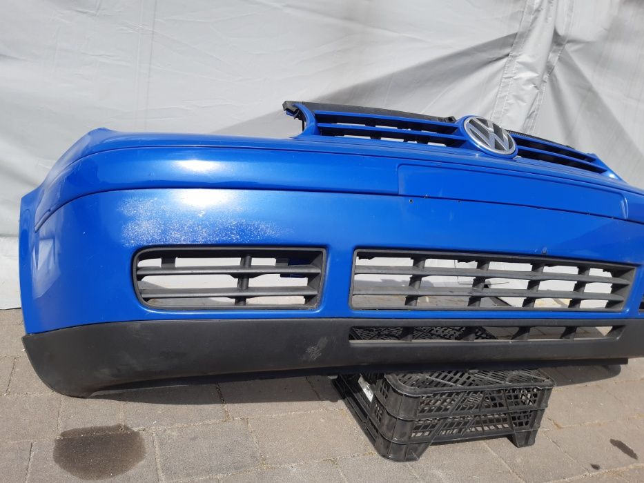 Zderzak przedni Volkswagen Golf 4 kolor niebieski