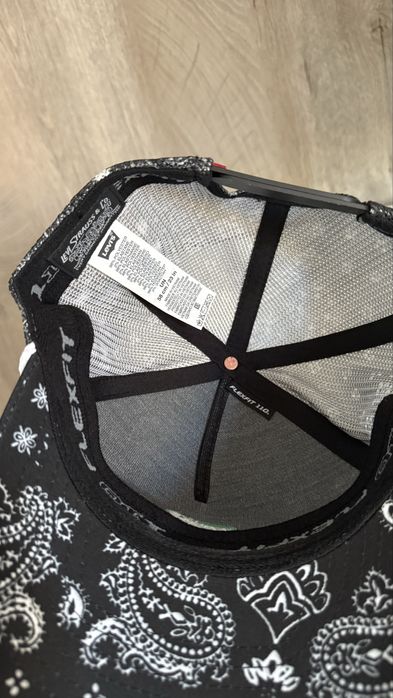 Кепка новая Levis