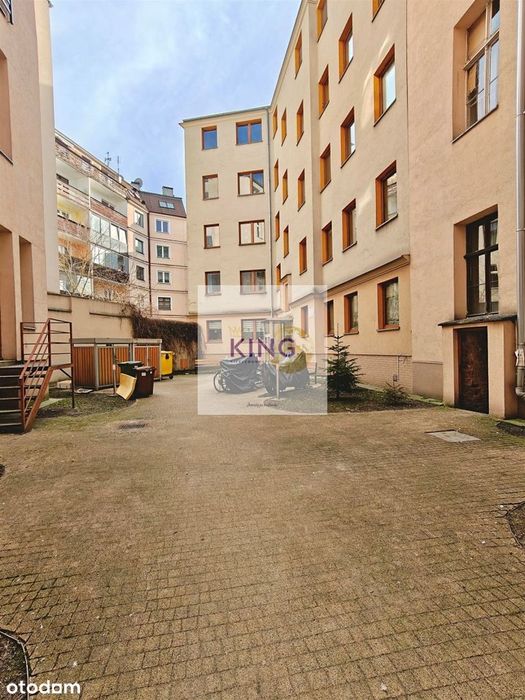 Nieruchomość w centrum, duże pokoje, blisko parku