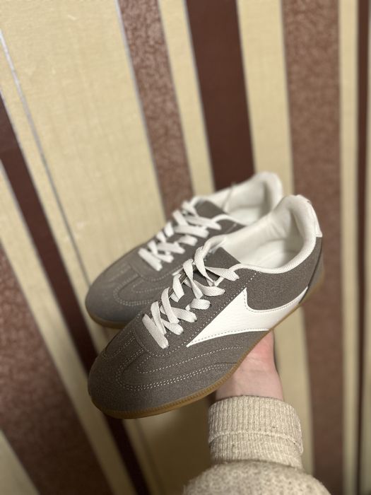 Кеди/кросівки.