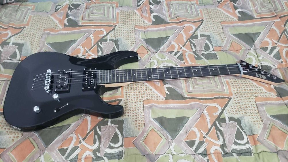 Guitarra preta - LTD MH 10