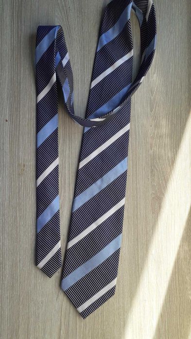 Gravatas variadas de várias marcas