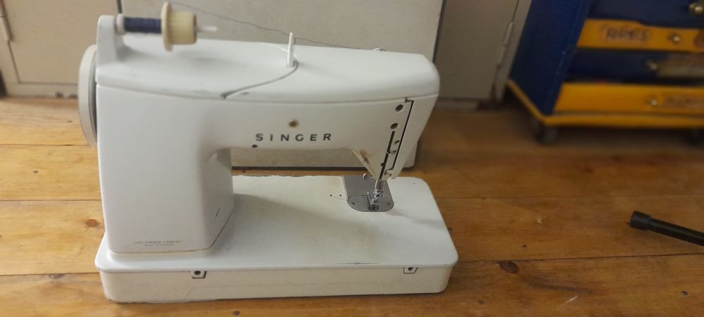 Máquina de costura Singer 611G.