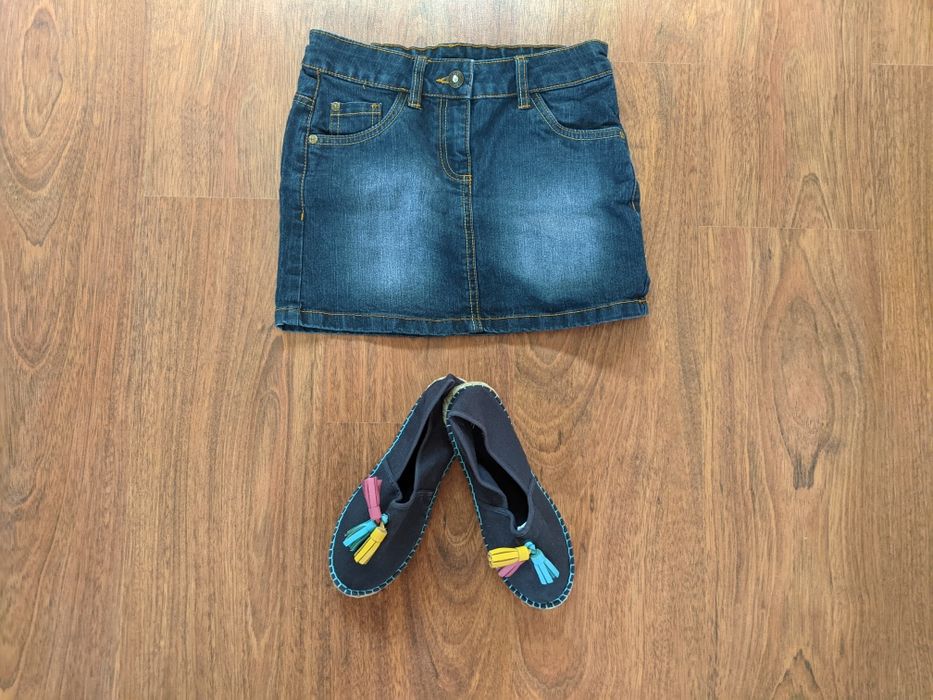 Conjunto saia 10-12 anos e alpercatas 35 novos