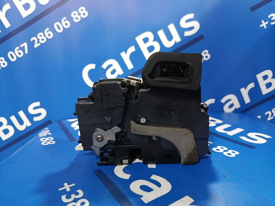 Замок дверей передній правий Audi e-tron Замок правый Ауді e-tron