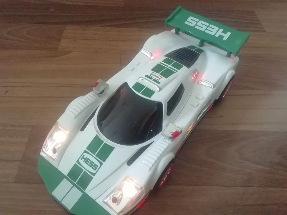 Дві спортивні машинки