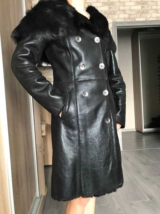 Пальто, дублёнка, (натур кожа, мех) как новая (мак до 10 раз одетая)