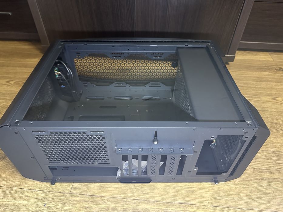 Корпус Aerocool Aero One б/в