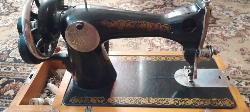 Продається Швейна машинка