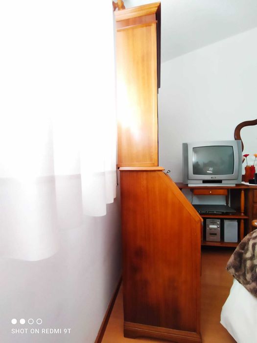 Escrivaninha com estante em pinho